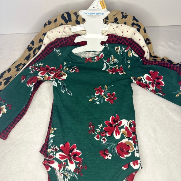 Carter's Newborn Baby Long Sleeve Multicolor Bodysuits 4 Pack Holiday Style NWT - Picture 2 of 5